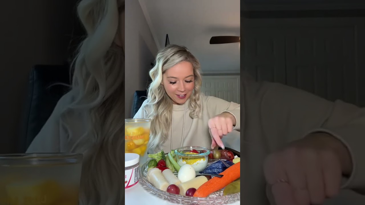 Вкусная тарелка с горчицей, творогом и другими ингредиентами! 🥕🍍