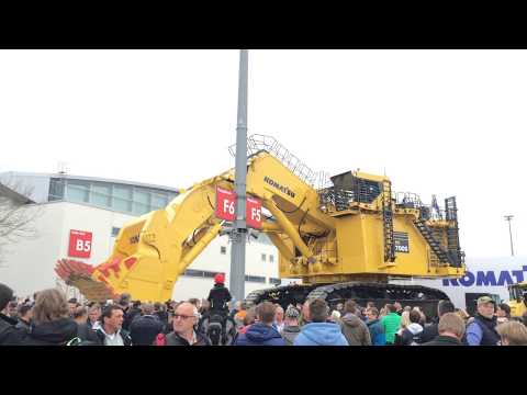 Huge Komatsu PC7000