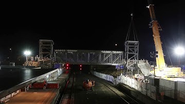 Bendigo Station pedestrian overpass installation