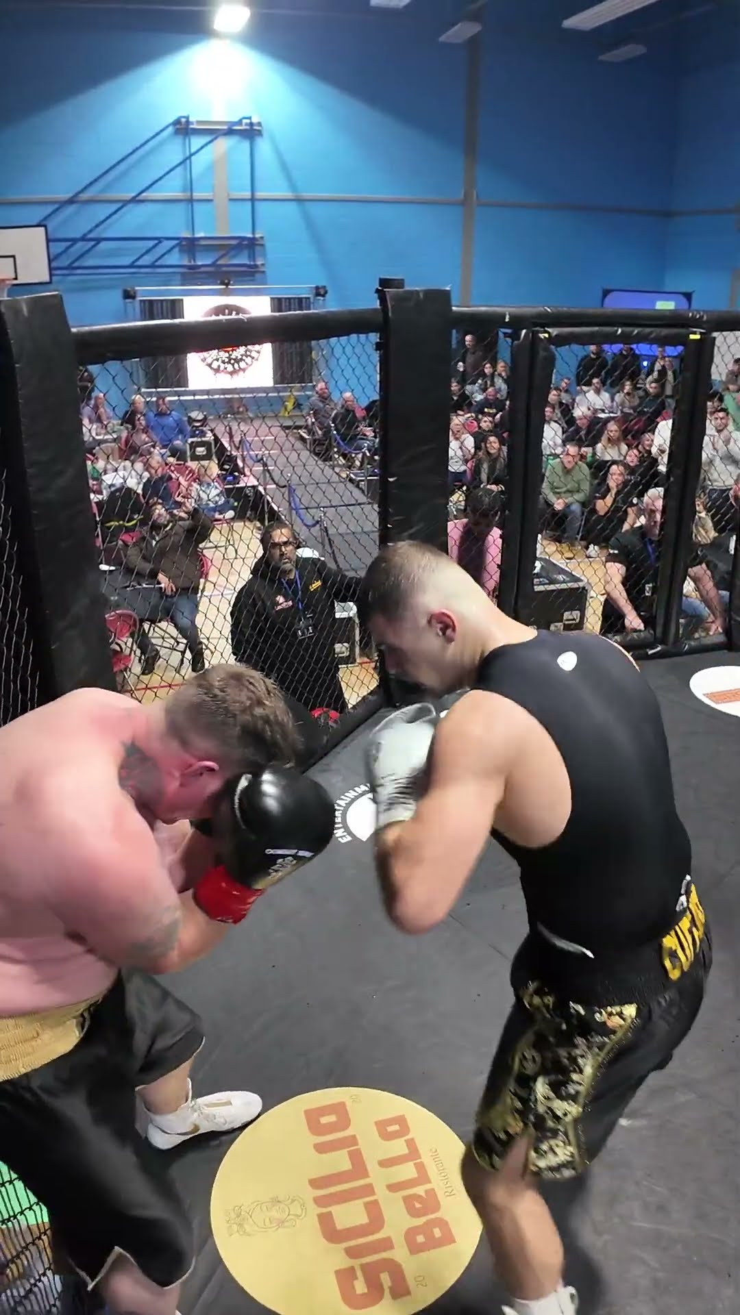 Body shot after body shot, Anthony Cuffaro picking his shots carefully