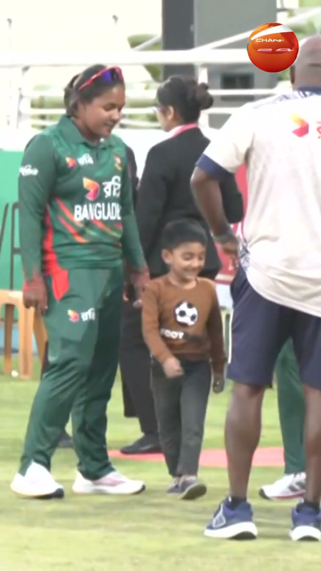 পরিবার নিয়ে বাঘিনীদের জয় উদাপন #Tigreesbabies #cricket #Sports24 #Channel24