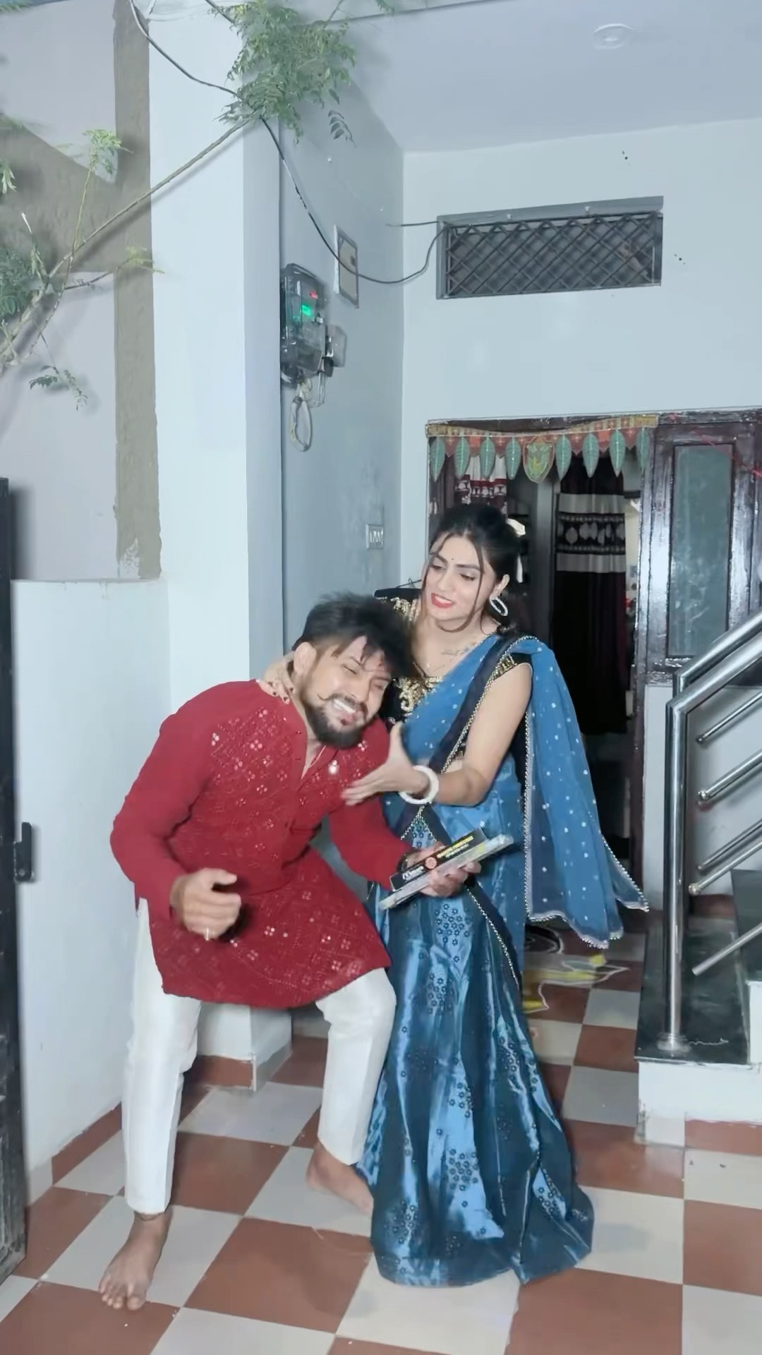क्या सच में मैंने रंगोली अच्छी नहीं बनायी आप लोग बताओ?? #comedy #kajalsoni #youtubeshorts #diwali