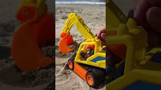 Blippi Beach Tractor! Sandcastles Are So Cool! 🏰 #blippi #beach