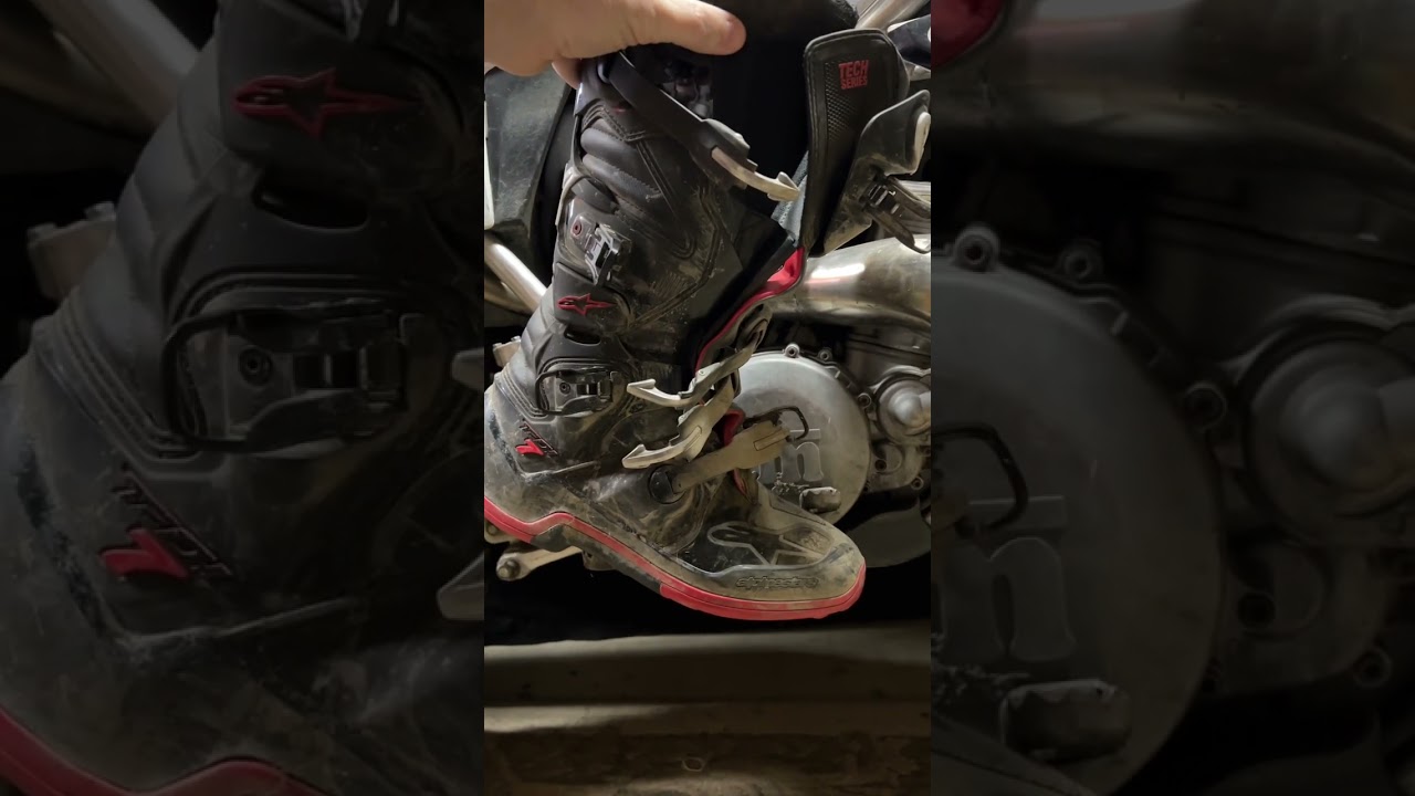 Как переключать передачи и тормозить в ботинках для мотокросса.