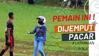 Lagi Asyik Main Bola Malah dijemput Pacar! #potretindonesia #tarkam #pacaran