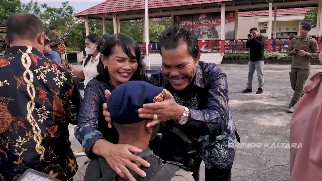 UPACARA PEMBARETAN BINTARA 48 SATBRIMOB POLDA KALTARA