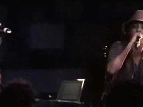 K'Naan, Mos Def perform Waving Flag
