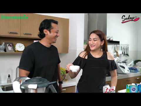 Dynas Mokhtar cooking with Thermomix