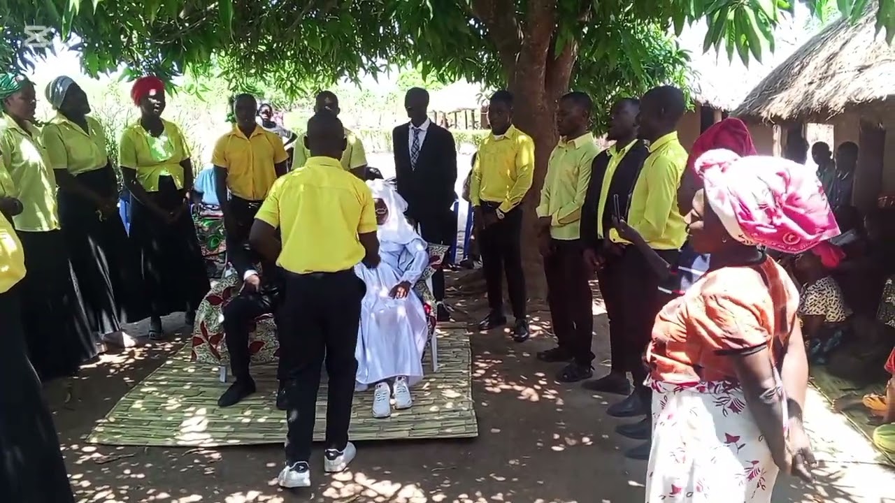 Jovens de infantário Mocuba no casamento 