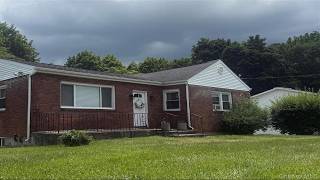 3 Elm Street, New Windsor, NY Presented by Jacqueline Siracuse.