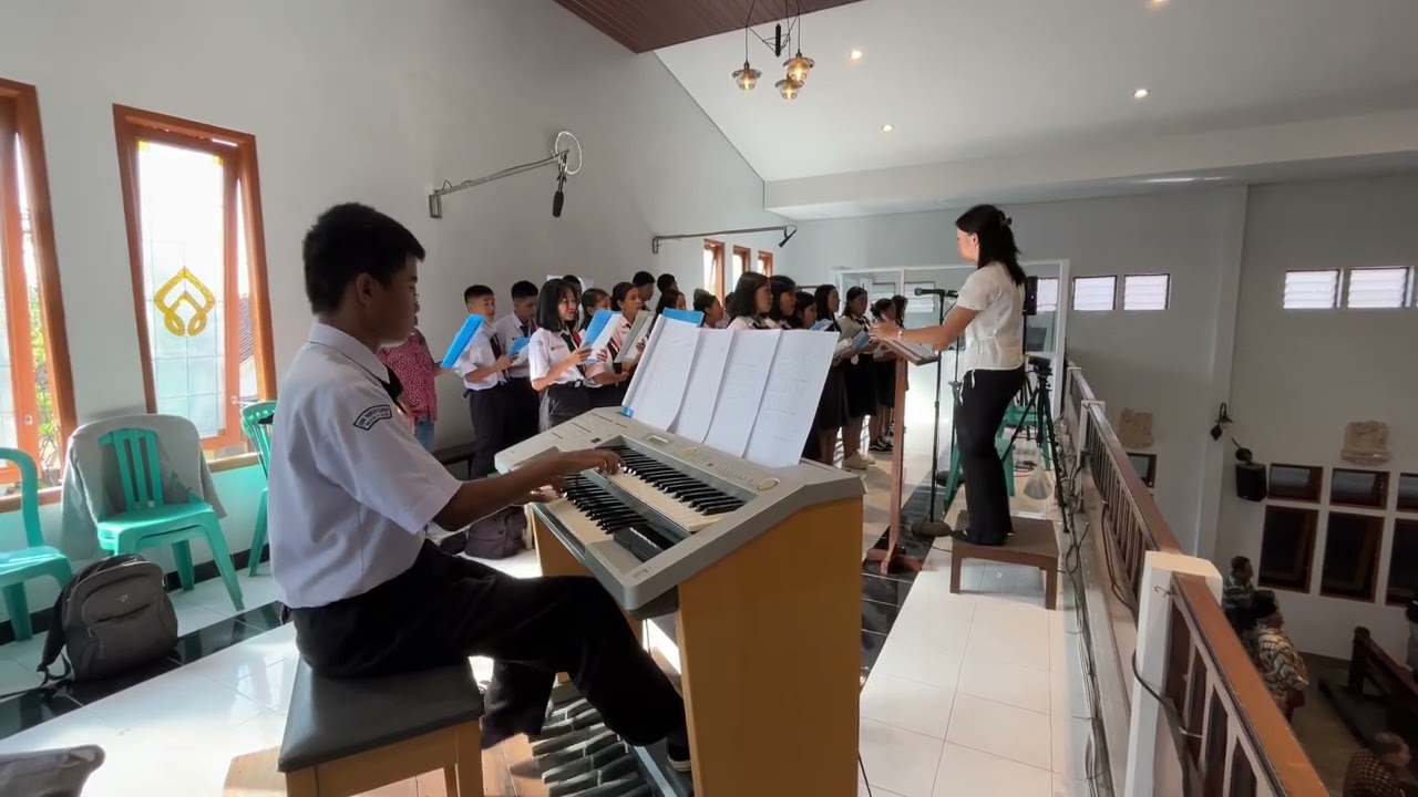 Ordinarium misa kita 2 by SMK Pangudi Luhur Muntilan