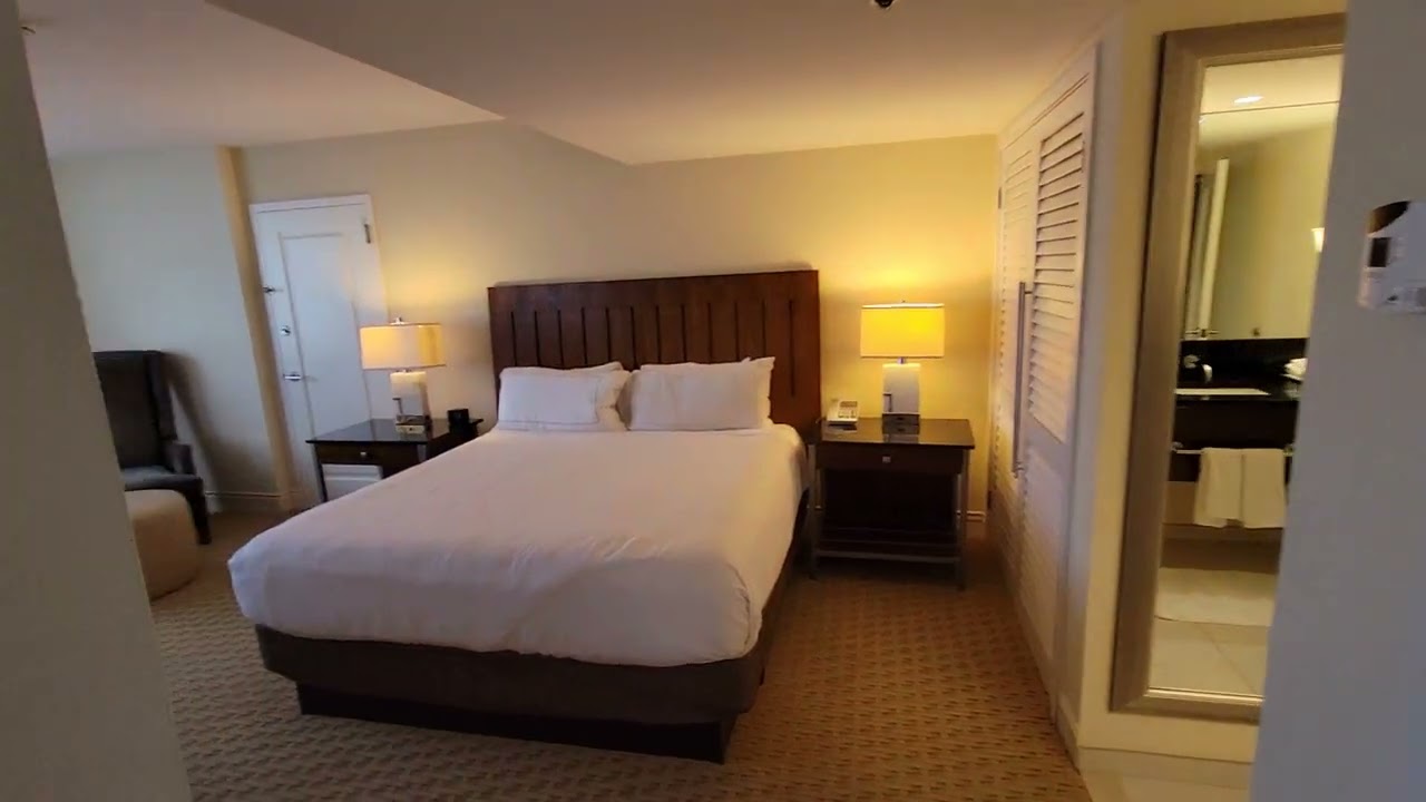 Hilton Miami Airport Blue Lagoon King Suite room 430