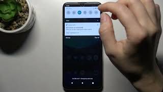 How to Switch On the Flashlight on MOTOROLA Moto E20 screenshot 5