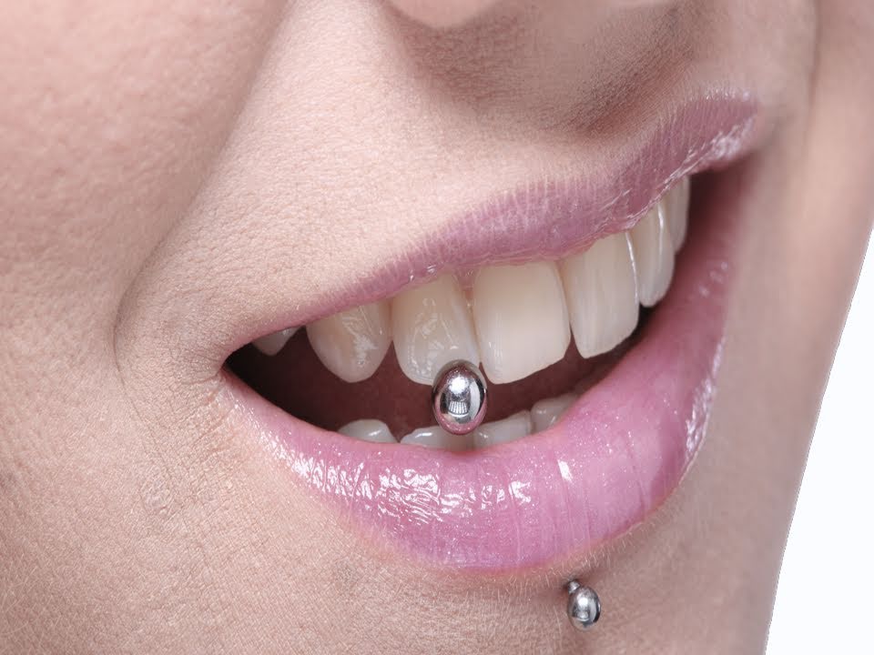 Oral piercing: what are the risks?