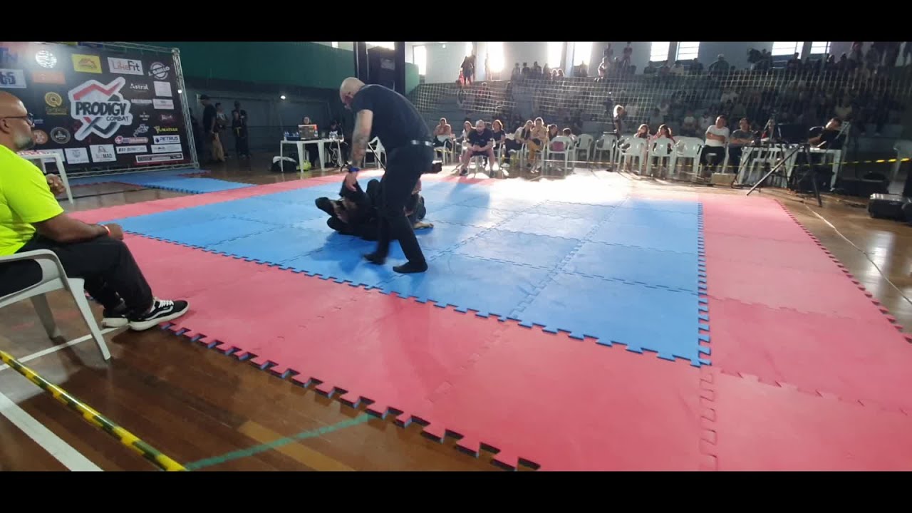 Luta e adrenalina em campeonato no Ginásio do Buzatão - YouTube