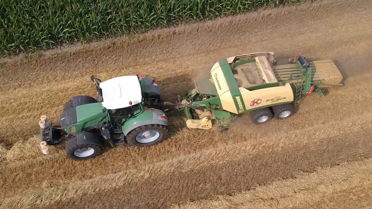 Straw baling with Krone