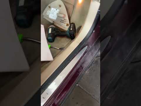 2007 Buick LaCrosse left side air Temp Actuator. Pull the 4 glove box screws.
