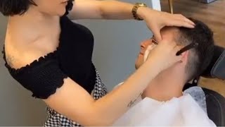 The girl who amazed the minds of men's shaving experts, shaving the beard with a mousse
