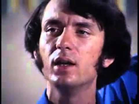 The Monkees: What Am I Doing Hangin Round