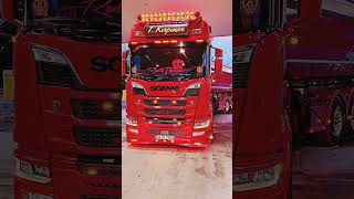 يلومني البطرانscania الزعيم القوه الهيبة سكانيا احمر سوريا ام حسنلوحات_فنية