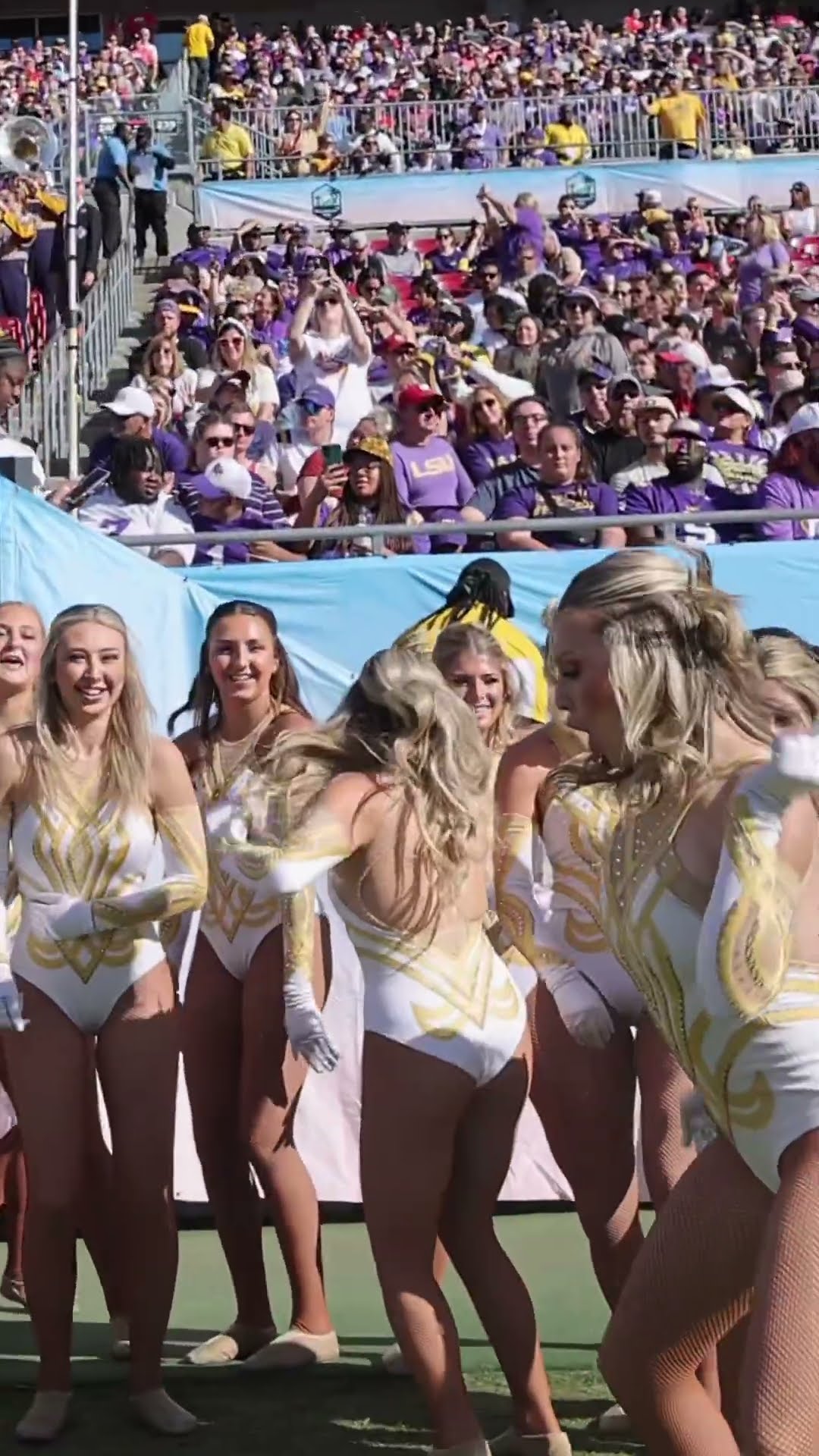 LSU Golden Girls Cheer Squad is LIT!!!