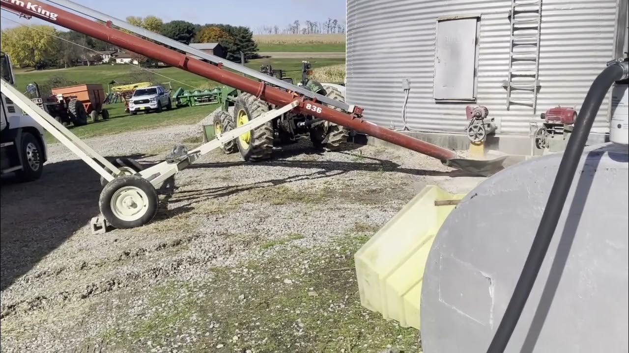 Loading Out Corn For the Ethanol Plant - YouTube