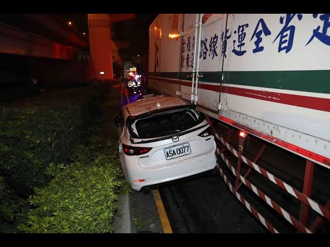 汽車ASA-0077號酒後駕車飆速鑽縫肇事出車禍