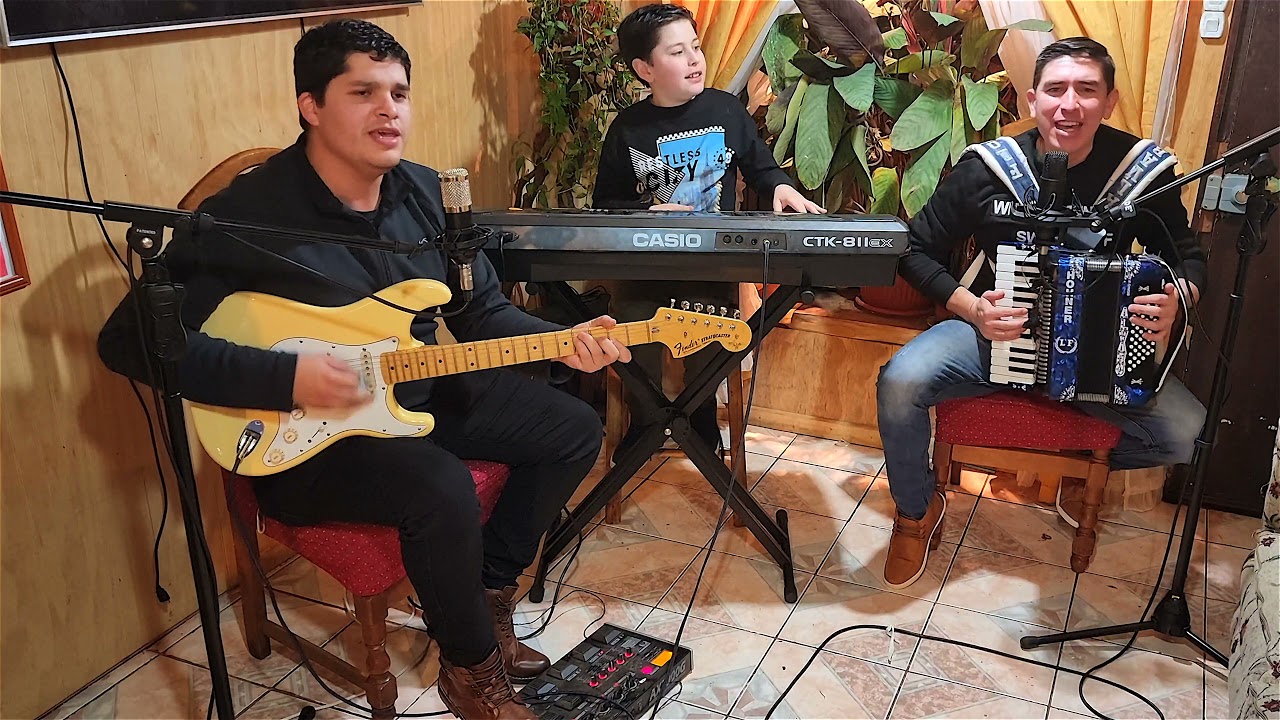 Flores Finas - Abrazando mi Botella 