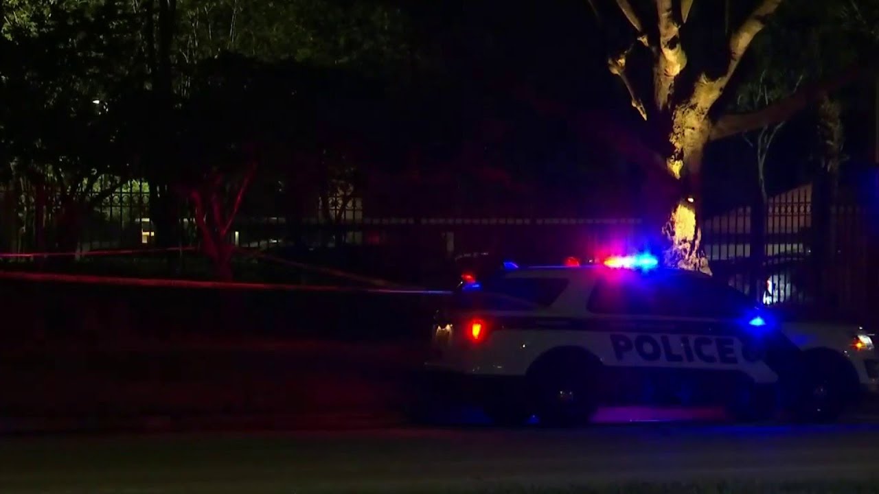Orlando police respond to reported shooting at apartment complex - YouTube