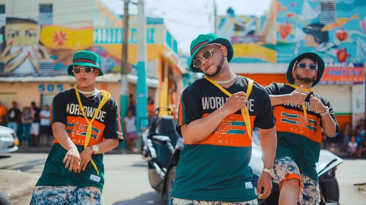 Diamonds RD - Una Loca (Video Oficial) - YouTube