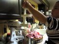 使用KitchenAid桌上攪拌器絞肉
