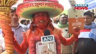 A Supporter From Bihar's Begusarai & Other's Urges Voters In Varanasi To Support PM Modi