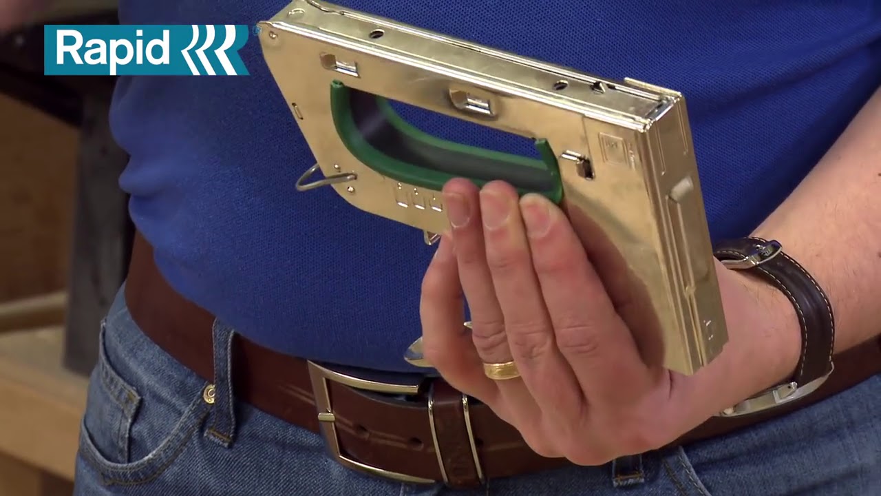 Rapid Heavy Duty Staple Gun with Extra Staples   STAPLE