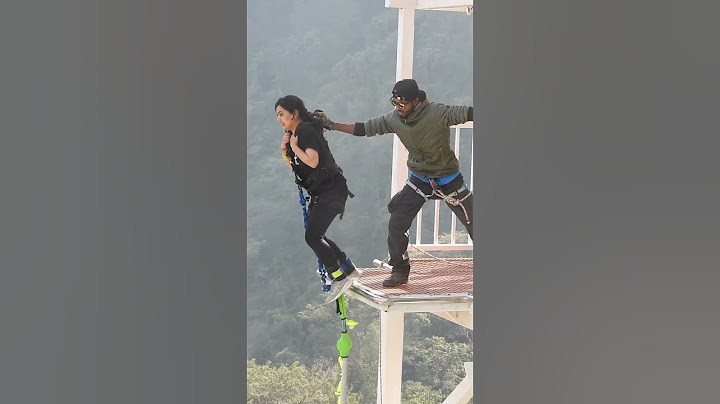 splash bungy#trandingshorts #youtubeshorts #viralshort #shortsfeed #shorts #bungeejumping