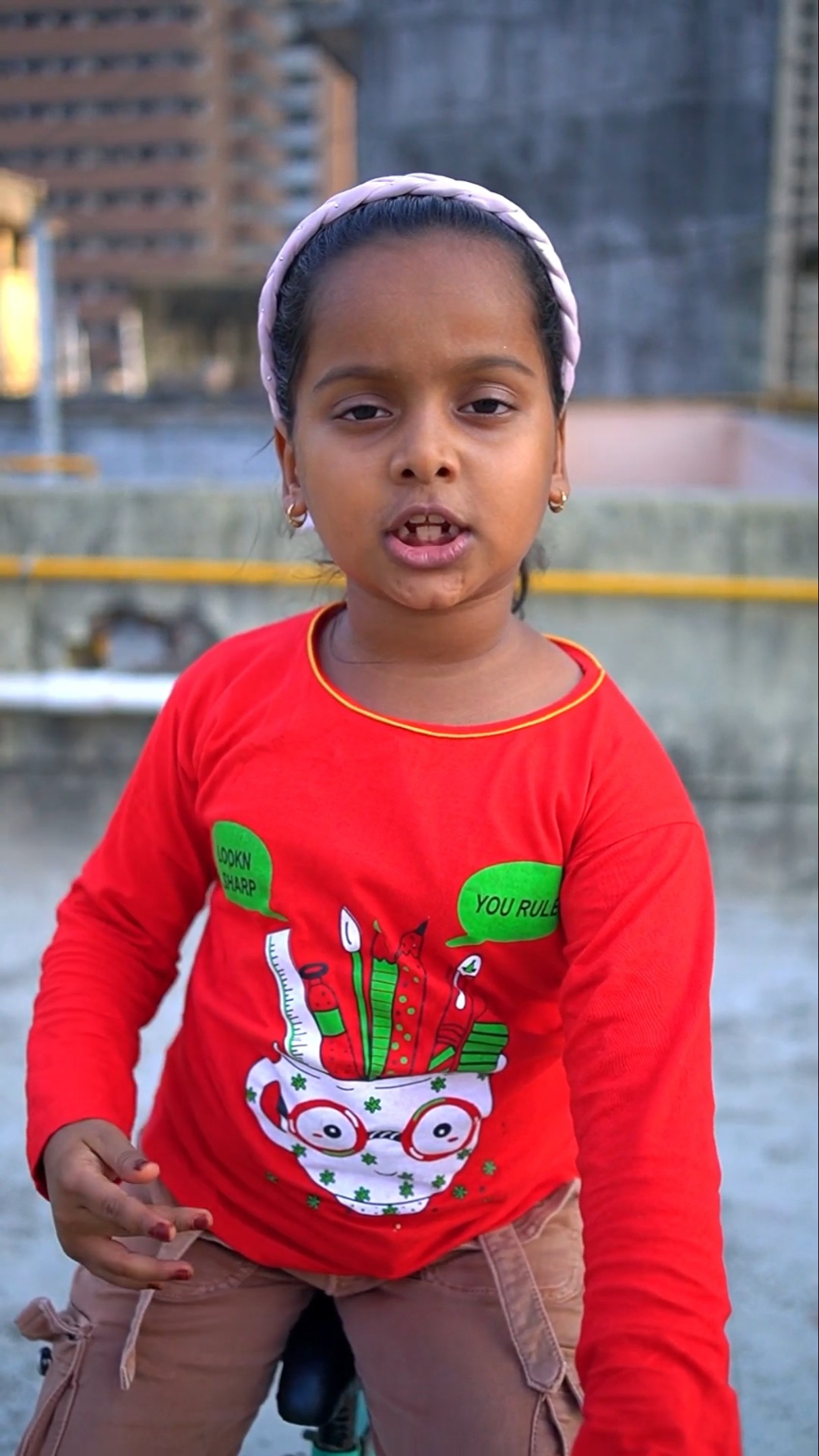 Darwaze ke piche kon hai ?? #shorts #funnyshorts #comedyshorts