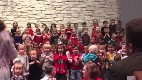 Madison cute christmas performance (2)