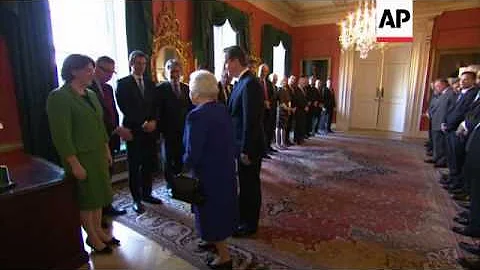 Queen attends cabinet meeting for first time as pa...