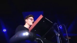 Pushing Away (Live at The Demo) - Kevin Garrett