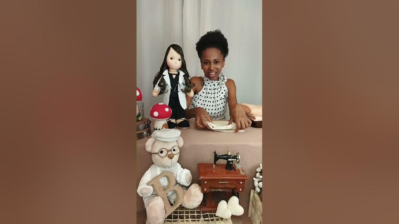 Oficina de bonequinha de pano atrai artesãos em Santos