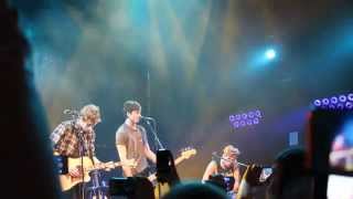 Video thumbnail of "5 Seconds Of Summer - She Looks So Perfect (Paris, 2nd April 2014)"