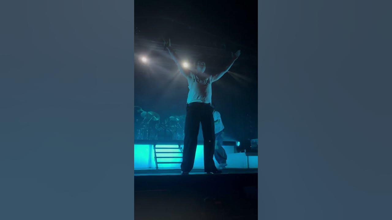 Olly - "Menomale che c'è il mare" live 🎶 🎤🔥 [Tour 2025] #Shorts