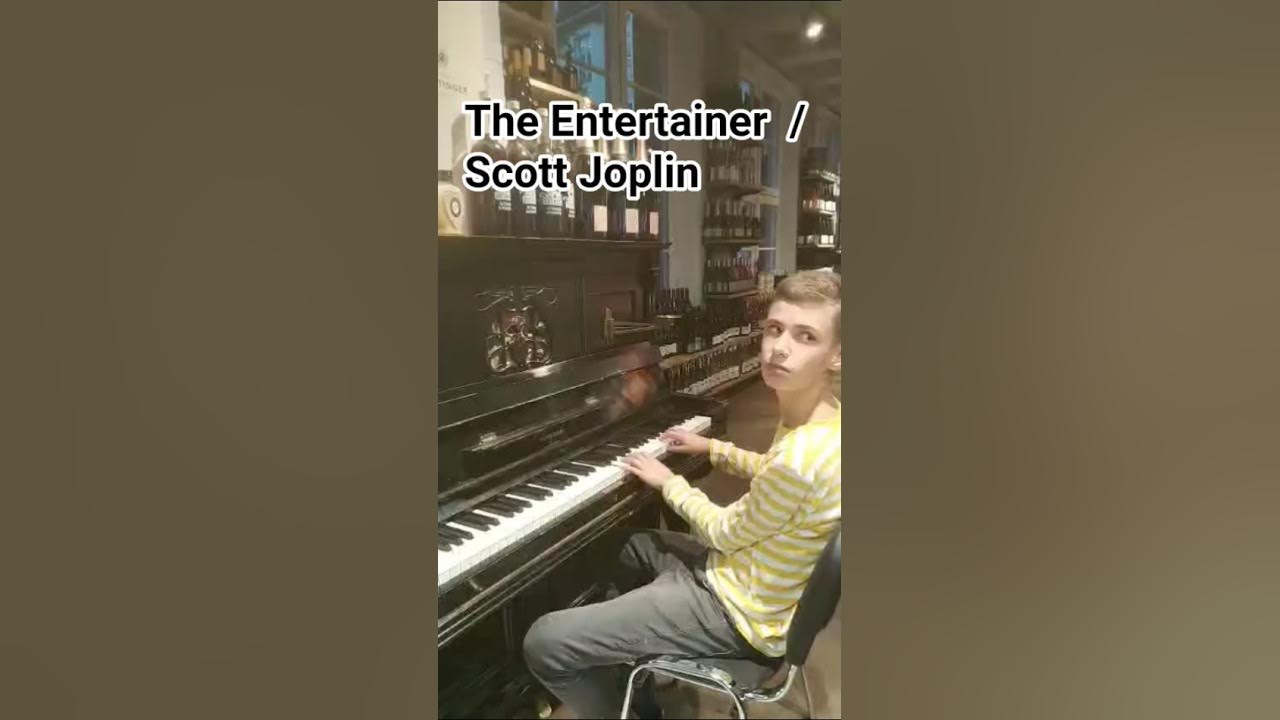 Simon spielt / toca The Entertainer / Scott Joplin Simon spielt / toca The Entertainer / Scott Joplin