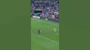 Emi Martinez last minute save vs France