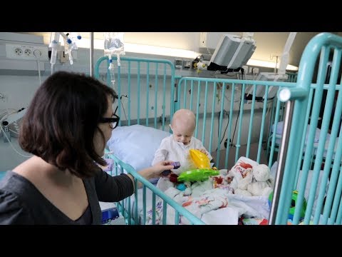 Vidéo: Un Foyer Pour Tout Le Pays: Comment Et Où Vivent Les Enfants Atteints De Cancer à Moscou Entre Les Traitements