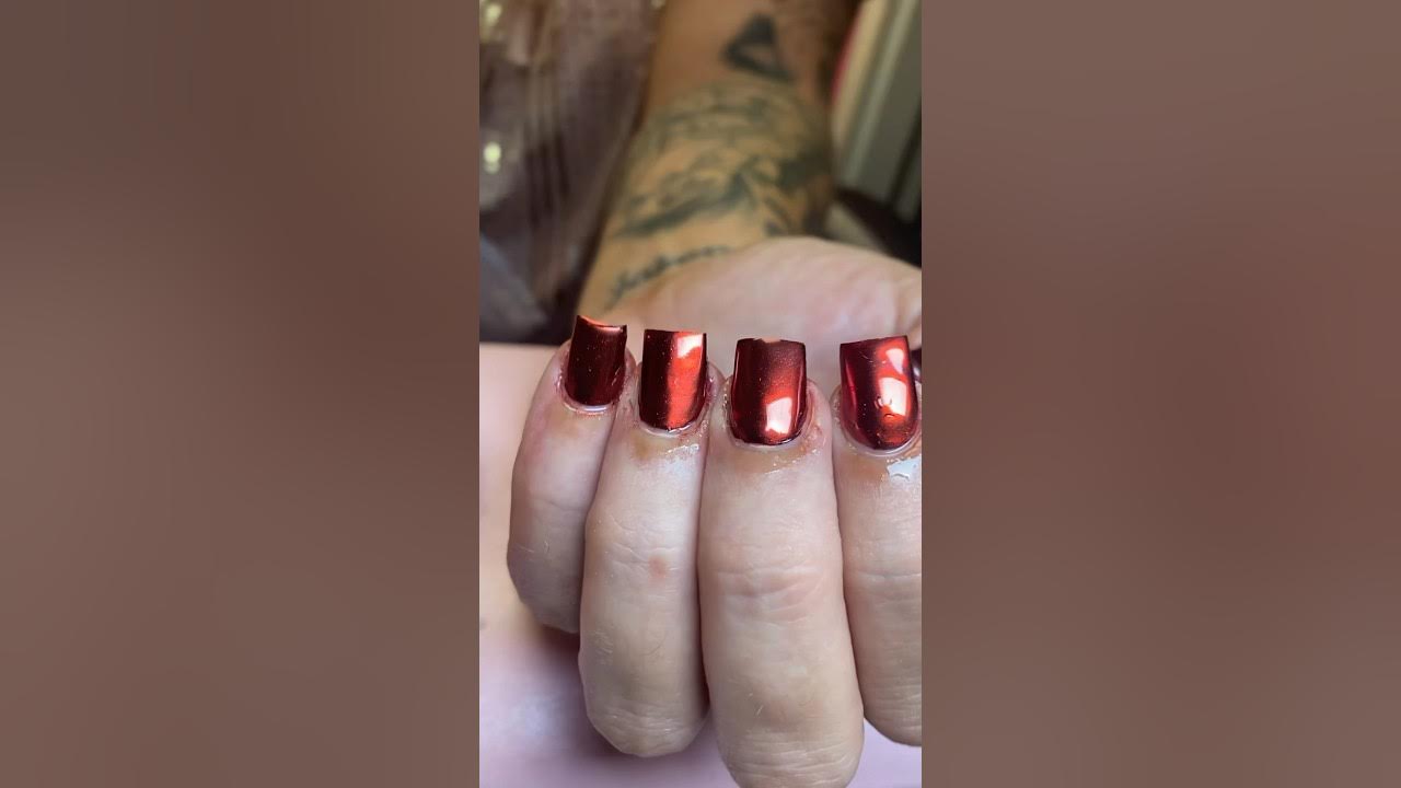 CANDY APPLE NAILS 🍎🎄✨ OPI big apple red + white chrome on top! 🫶🏽