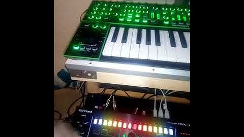 Traktor & Roland AriaMX-1 in Sync (Rotated Video)