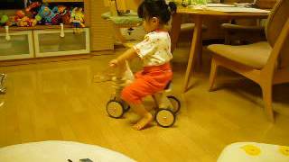 1歳ギフトの定番！ボーネルンド はじめての木製バイク（三輪車）【2歳4カ月】