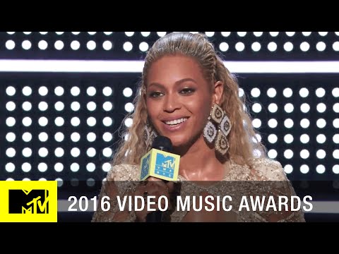 Video: Šaty Blue Ivy V Hodnotě 11 000 $ Měly Na VMA