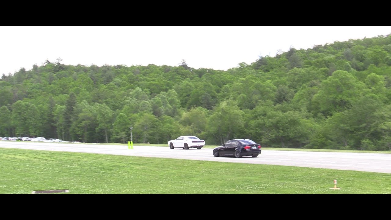 Dodge Challenger HellCat Vs. BMW M3 V8 in 1/2 mile drag race - YouTube