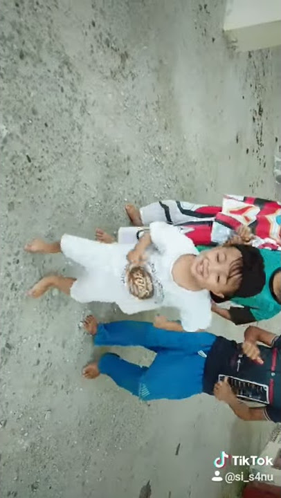 joget cacing kepanasan